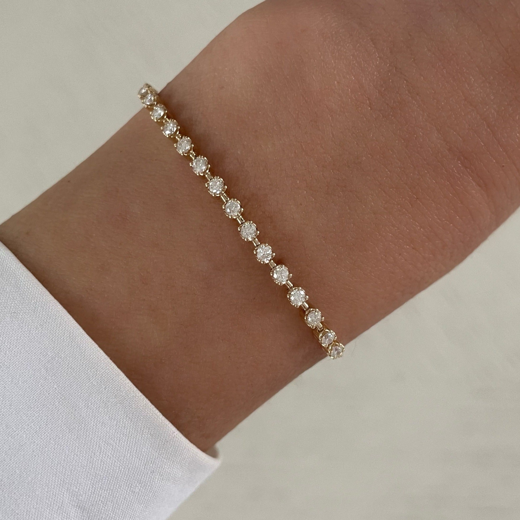 Round Diamond and Dainty Paper Clip Chain Bracelet